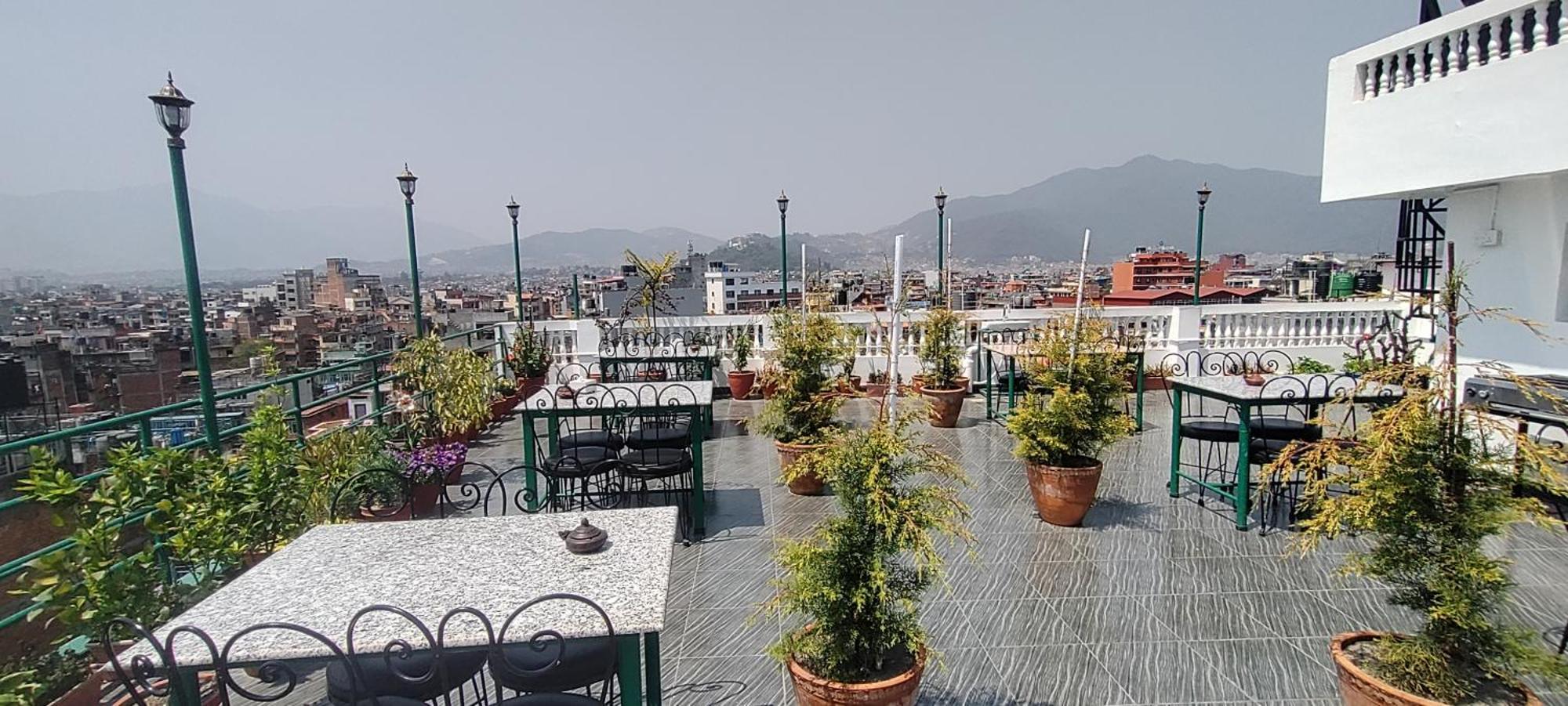 Hotel Nepalaya Катманду Екстериор снимка